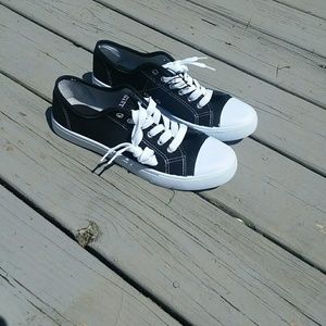 Women's Black Sneaker